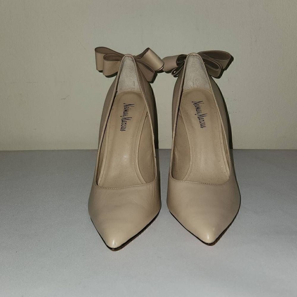 Neiman Marcus Nude Point Toe Pump, Sz. 10 NWOT - Picture 2 of 6